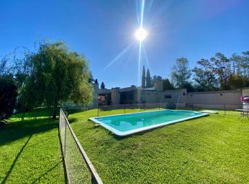 Casa · 130m² · 4 Ambientes · 2 Cocheras · Casa Quinta en Venta - Francisco Alvarez