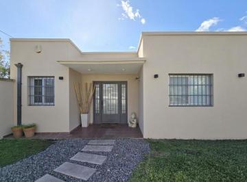 Casa · 130m² · 5 Ambientes · 2 Cocheras · Casa Quinta en Venta - Francisco Alvarez