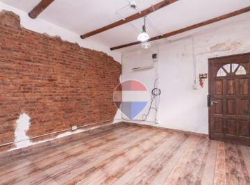 PH · 82m² · 5 Ambientes · PH en Venta Lanus 3 Habitaciones - Oportunidad