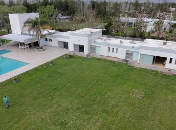 Casa · 350m² · 6 Ambientes · 4 Cocheras · Vendo Increíble Casa en Chacra Los Raigales