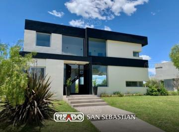 Casa · 177m² · 5 Ambientes · 1 Cochera · Casa en Venta en San Sebastian - Area 5, San Sebastian, Escobar. Fondo a La Laguna. Apta Credito