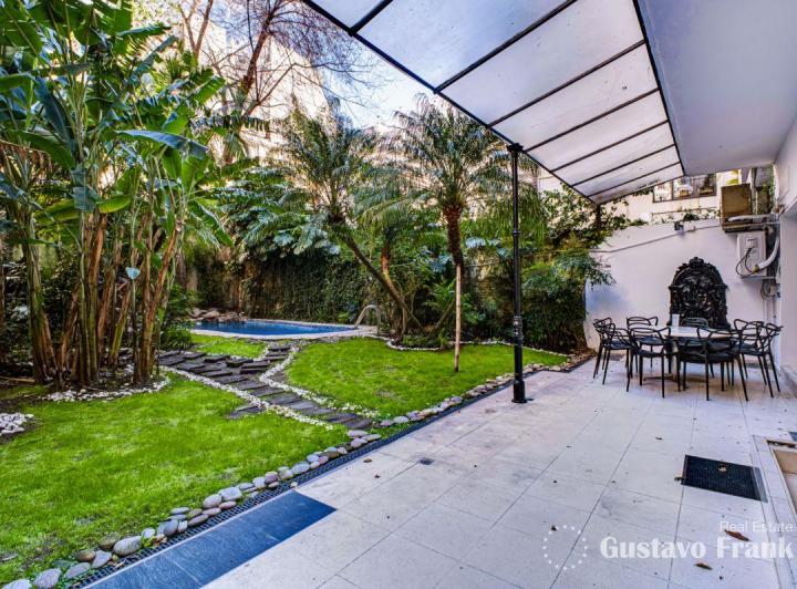 Casa · 230m² · 5 Ambientes · 1 Cochera