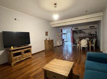 Casa · 205m² · 4 Ambientes · Casa en Venta - 3 Dorm. 2 Baños - 269.8 m - La Plata