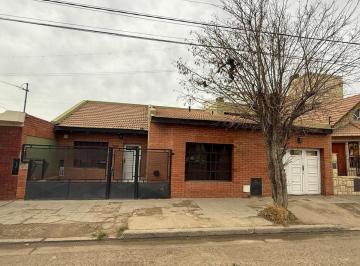 Casa · 125m² · 4 Ambientes · 1 Cochera · Casa 3 Dorm Quincho y Amplio Patio Apta Credito!
