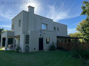 Casa · 285m² · 6 Ambientes · 2 Cocheras · Venta Casa 4 Dorms en Club Champagnat, Estancias del Pilar