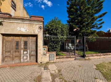 Casa · 139m² · 4 Ambientes · 1 Cochera · En Venta - Casa Al Frente Dos Dorm. con Cochera - Barrio Las Heras, Rosario.