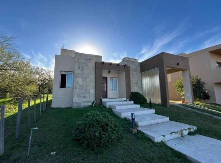 Casa · 139m² · 2 Dormitorios · 2 Cocheras