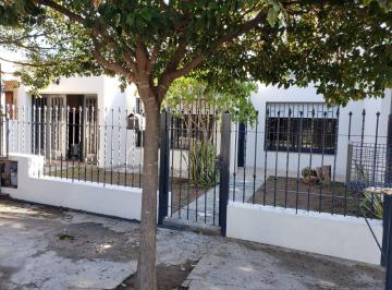 Casa · 115m² · 6 Ambientes · 2 Cocheras · Casa 3 Dorm en El Corazón de Barrio Los Gigantes