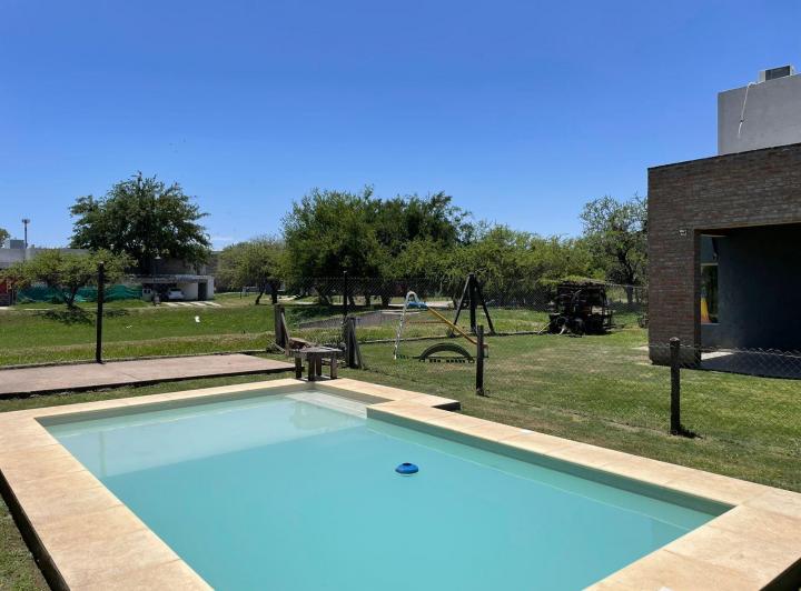Casa · 320m² · 6 Ambientes · 2 Cocheras
