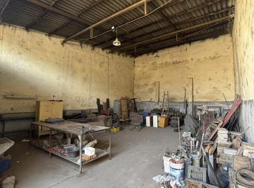 Local comercial · 120ha · 6 Ambientes · 1 Cochera · Galpon con Local Comercial - B° Cofico - 270 m²