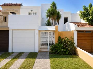Casa · 115m² · 4 Ambientes · 1 Cochera · Hermoso Duplex de 3 Dorm - Tablada Park