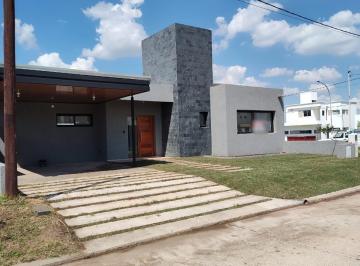 Casa · 176m² · 4 Ambientes · 2 Cocheras · Casa 2 Dorm Pb - Comarca de Allende Apta Credito