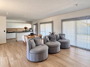 Casa · 176m² · 4 Ambientes · 2 Cocheras · Casa 2 Dorm Pb - Comarca de Allende Apta Credito