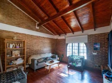 Casa · 242ha · 4 Dormitorios · 2 Cocheras · B° Urca - Apto Credito - 4 Dorm. con 4 Baños - Consultas