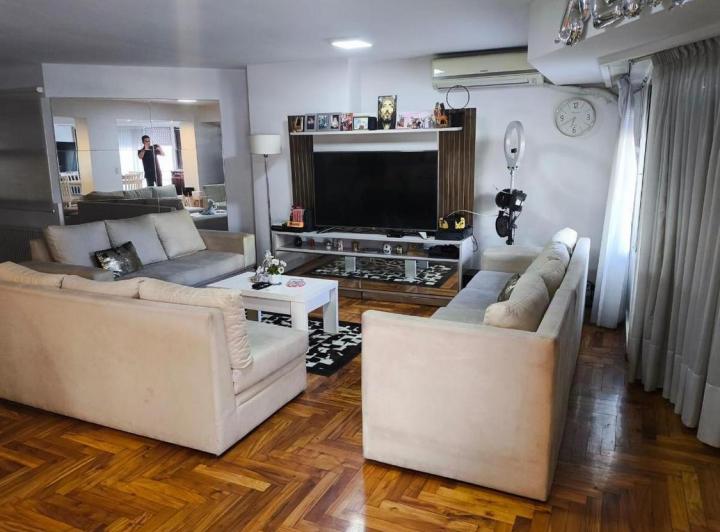 Departamento · 190ha · 5 Ambientes · 2 Cocheras