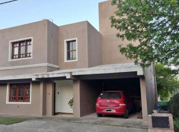 Casa · 400m² · 8 Ambientes · 2 Cocheras · Casa en B° Cerrado La Estanzuela 4 Dorm. Apta Credito