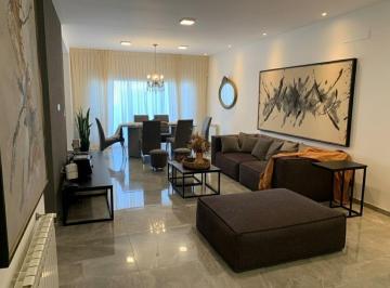 Casa · 240m² · 6 Ambientes · 2 Cocheras · Casa 4 Dorm. en Docta Boulevard | Suite + Patio + Cochera Doble