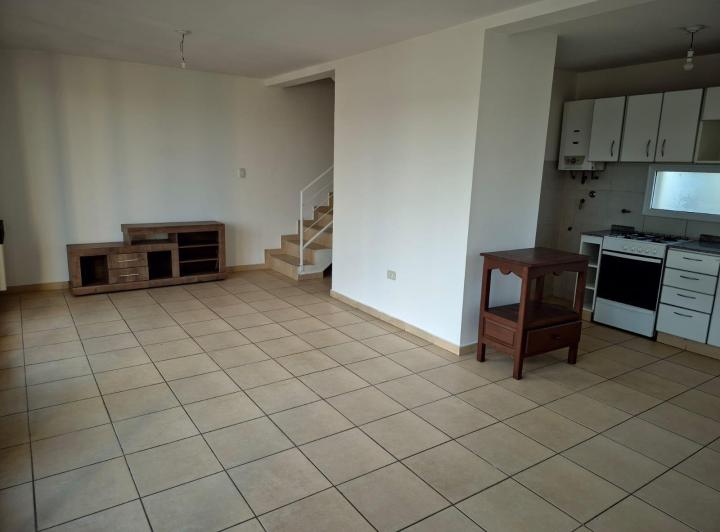 Casa · 90m² · 5 Ambientes · 1 Cochera