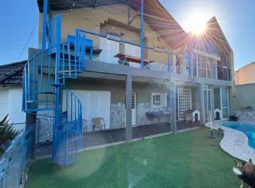 Casa · 300m² · 4 Ambientes · 2 Cocheras · Casa 3 Dorm. - B° Urca Apta Crédito