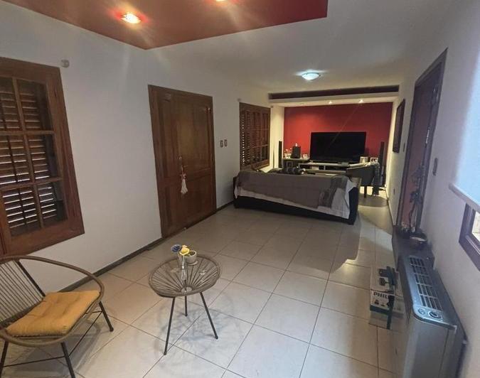 Casa · 170ha · 9 Ambientes · 3 Cocheras
