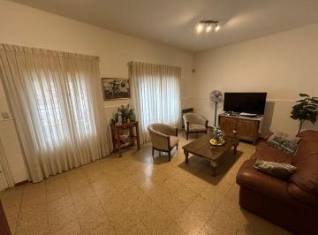 Casa · 200m² · 6 Ambientes · 2 Cocheras · Casa 4 Dorm - B Cofico