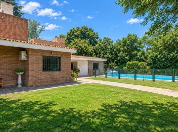 Casa · 225m² · 5 Ambientes · 3 Cocheras · Casa 3 Dorm. Amplio Parque - Villa Rivera Indarte - Apto Credito