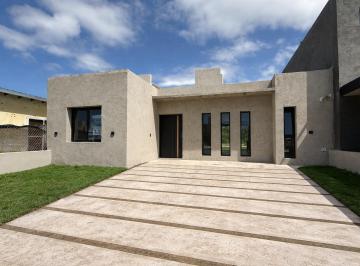 Casa · 130m² · 5 Ambientes · 2 Cocheras · Casa en Docta 2 Dorm + Pileta