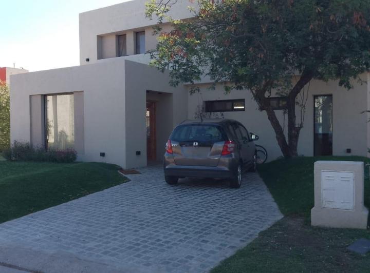 Casa · 180m² · 6 Ambientes