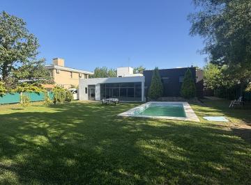 Casa · 500m² · 8 Ambientes · 4 Cocheras · Casa 3 Dorm - Fincas del Sur 2