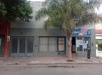 Casa · 345m² · 4 Dormitorios · Casa con 2 Locales Galpo en Barrio San Martin Sobre Calle Soldado Ruiz.