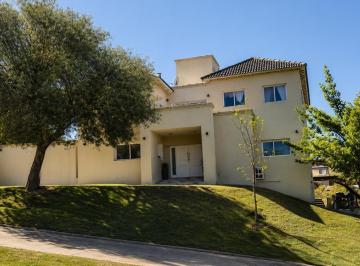 Casa · 350m² · 3 Dormitorios · 3 Cocheras · Casa en B° Cerrado Estancia Q2 3 Dor y 4 Baños Apta Credito
