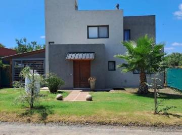 Casa · 150m² · 7 Ambientes · 2 Cocheras · B° Villa Catalina - 3 Dorm.