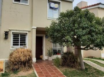 Casa · 105m² · 4 Ambientes · 1 Cochera · Duplex 2 Dorm - Complejo Solares de Santa Maria