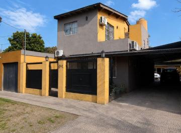 Casa · 200m² · 5 Ambientes · 3 Cocheras · Casa 5 Amb. con Pileta y Quincho en Moreno