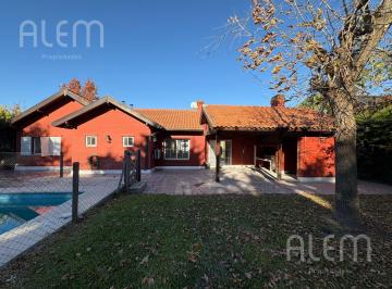 Casa · 230m² · 4 Ambientes · 2 Cocheras · Casa en Echeverria del Lago