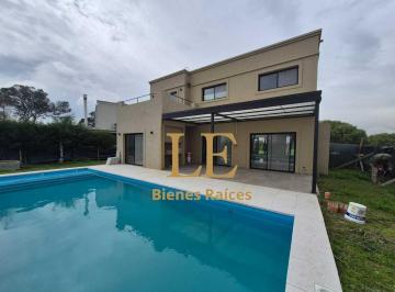 Casa · 220m² · 4 Ambientes · 2 Cocheras · Venta de Casa a Estrenar en Haras Santa María, Loma Verde