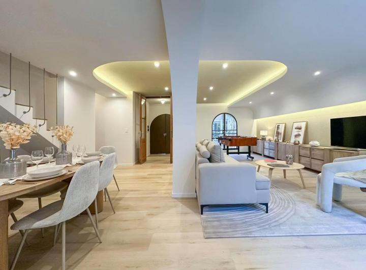 Casa · 227m² · 8 Ambientes · 2 Cocheras