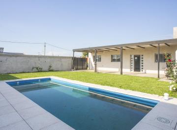 Casa · 140m² · 4 Ambientes · 2 Cocheras · Casa en Fincas Ros