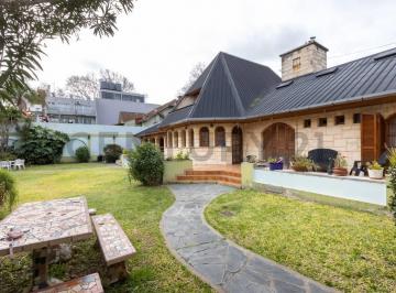 Casa · 379m² · 7 Ambientes · 6 Cocheras · Propiedad Única C/gran Jardín y Cocheras | Centro San Martín. Permuta