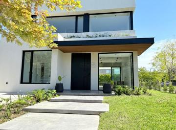 Casa · 230m² · 4 Ambientes · 1 Cochera · Casa en Venta en Tipas, Nordelta, Tigre