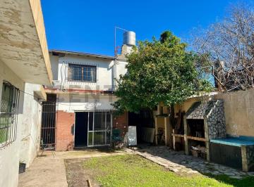 Casa · 250m² · 5 Ambientes · 2 Cocheras · Venta de Casa en Don Torcuato 4 Dorm. 6 Ambientes