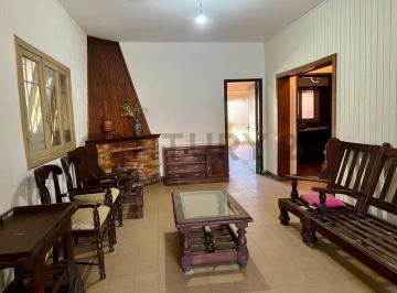Casa · 250m² · 5 Ambientes · 2 Cocheras · Venta de Casa en Don Torcuato 4 Dorm. 6 Ambientes Ideal Flipping