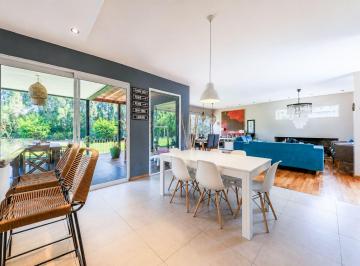 Casa · 220m² · 5 Ambientes · 3 Cocheras · Venta Casa 5 Ambientes Santa Teresa Villa Nueva