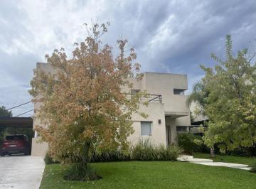 Casa · 199m² · 5 Ambientes · 4 Cocheras · Casa en Los Alisos