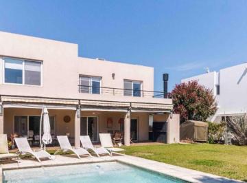 Casa · 199m² · 5 Ambientes · 4 Cocheras · Casa en Los Alisos