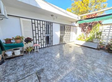 Casa · 138m² · 6 Ambientes · 1 Cochera · Venta Casa 2 Dorm. Villa Centenario Cordoba