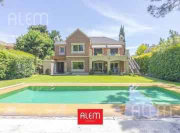 Casa · 275m² · 5 Ambientes · 2 Cocheras · Casa en Alquiler en Canning, Saint Thomas