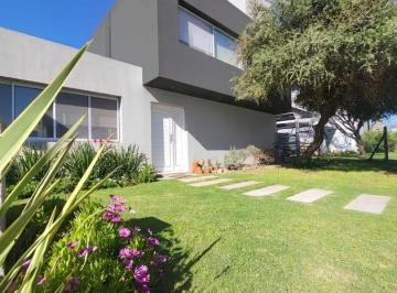 Foto · Casa en Venta 3 Dorm. B. Privado Las Cañitas "Apto Crédito"