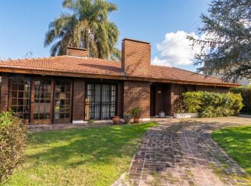 Casa · 115m² · 5 Ambientes · 3 Cocheras · Venta Casa en Lote Interno