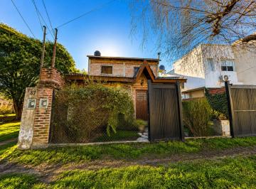 Casa · 111m² · 4 Ambientes · 1 Cochera · Venta Casa 4 Ambientes en Ituzaingo Norte